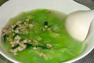 Canh mướp nấu hến thơm ngon cuối ngày