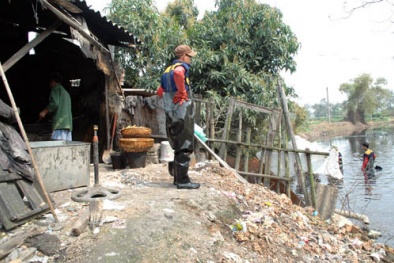 Rợn người bánh quẩy bẩn tràn lan