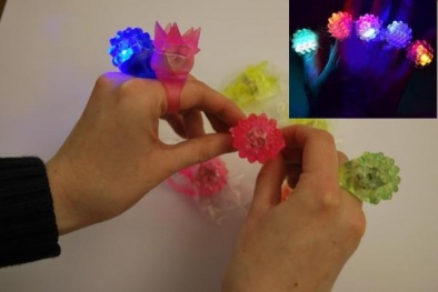 Ẩn họa đồ chơi phát sáng