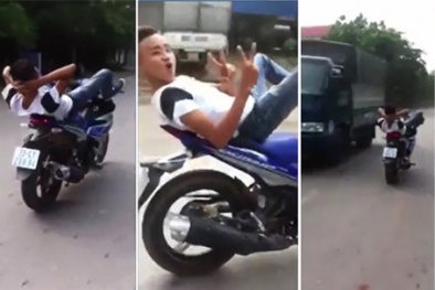 Lạnh gáy cảnh thanh niên nằm ngửa, lái xe máy bằng chân