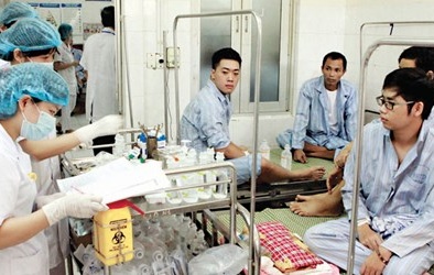 Sốt xuất huyết bùng phát, bệnh viện quá tải