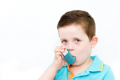 Thuốc hít trị hen suyễn có thể ngăn cản sự phát triển chiều cao của trẻ?