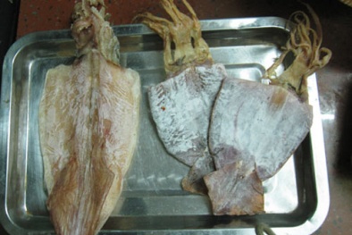 Bao nhiêu người đã ăn cao su từ nạn mực khô giả?