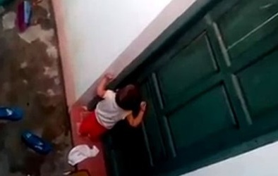 Lạng Sơn: Thực hư chuyện bảo mẫu nhốt trẻ, để trẻ ăn rác?