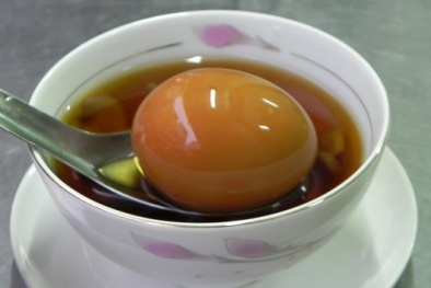 Độc đáo cách làm chè trứng hồng trà 
