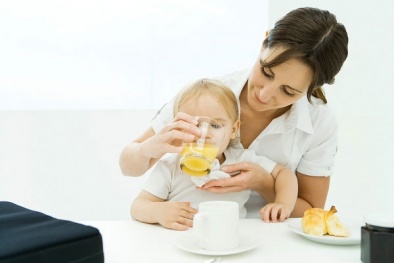 Chế độ dinh dưỡng thiết yếu cho trẻ bị sốt 