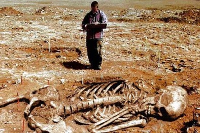 Choáng váng nghĩa địa chôn toàn người ngoài hành tinh ở Châu Phi