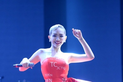  Tóc Tiên đốt cháy sân khấu của Monsoon music festival 2015