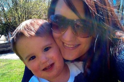 Mẹ mải mê lướt Facebook, con trai 2 tuổi chết đuối