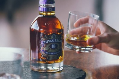 Thu giữ hàng trăm chai rượu Chivas 18 không rõ nguồn gốc xuất xứ