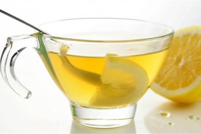 Vì sao nên uống chanh ấm thay vì cà phê vào buổi sáng?