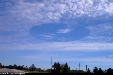 Canada: Xuất hiện hố tròn khổng lồ trên bầu trời gây xôn xao