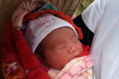 Nhẫn tâm bỏ rơi bé sơ sinh còn đỏ hỏn ngoài đường