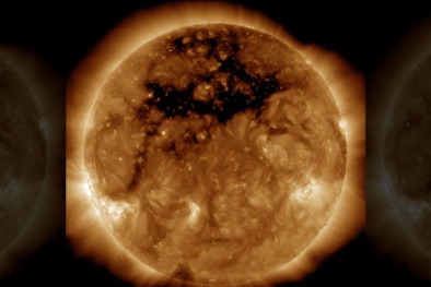Phát hiện lỗ nhật hoa lớn gấp 50 lần Trái Đất trên Mặt Trời