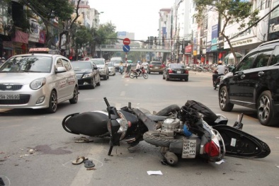 Hai người nguy kịch sau cú tông xe kinh hoàng trên phố Thái Hà