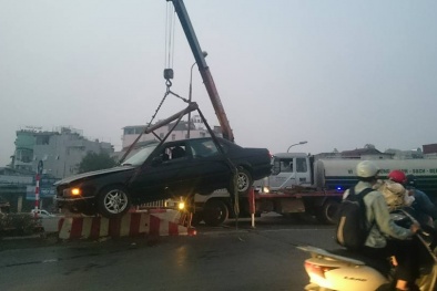 Xe biển xanh bất ngờ lao lên dải phân cách, gây tai nạn hy hữu