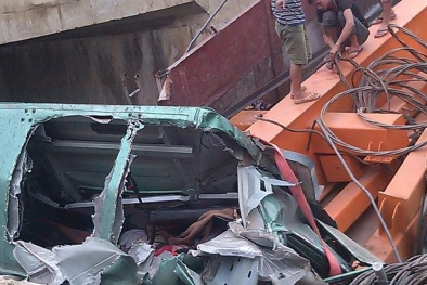 Phá cửa giải cứu phụ và lái xe nhưng không kịp