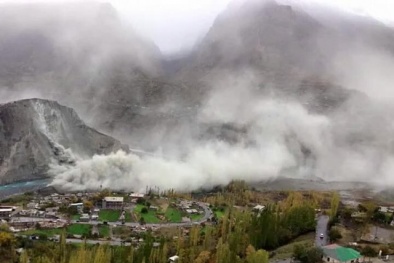 Khung cảnh tang tóc sau trận động đất rung chuyển Nam Á