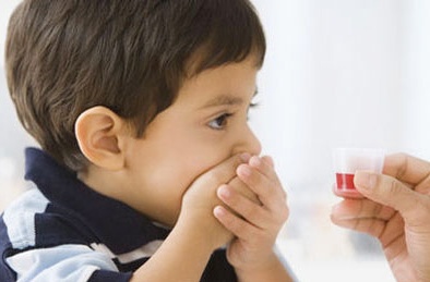 Bị mẹ ép uống 30 viên thuốc chữa hoang tưởng, con nói nhảm liên hồi