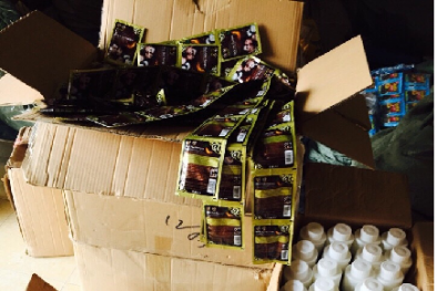 Thu giữ hàng nghìn gói dầu gội đầu đen tóc Trung Quốc lậu