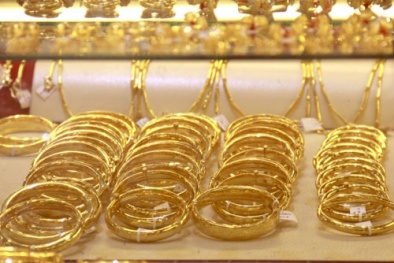 Giá vàng hôm nay 30/10/2015 trượt mạnh sau cuộc họp lãi suất