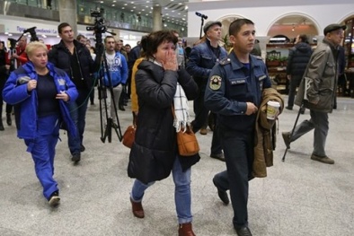 Máy bay Nga rơi: Không có hành khách sống sót, thân nhân chết lặng