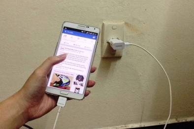 Nguy cơ chết người từ sạc pin giá rẻ không rõ nguồn gốc