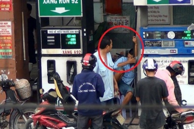 Bắt quả tang cây xăng 'móc túi' trắng trợn khách hàng