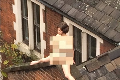 Khỏa thân ngồi trên nóc nhà để... 'triển lãm nghệ thuật' 