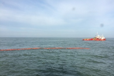 Chìm tàu trên sông Soài Rạp: Tàu cẩu bắt đầu trục vớt tàu Hoàng Phúc 18