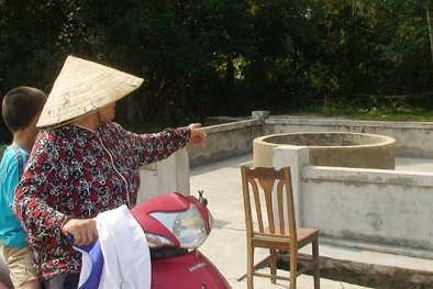 Hà Tĩnh: Đau đớn phát hiện xác bé gái 2 tháng tuổi dưới giếng làng