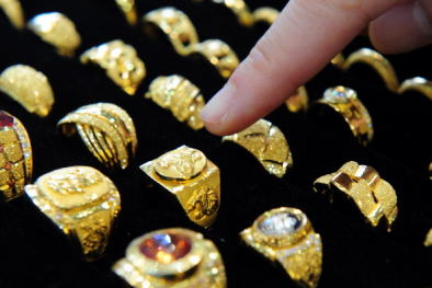 Cập nhật giá vàng trong nước ngày 4/11/2015: Giá vàng SJC giảm không phanh