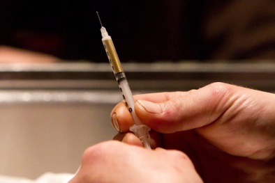 Cô giáo mầm non đâm kim tiêm liên tiếp vào mông học trò