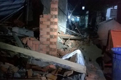 TP.HCM: Ngôi nhà đang xây đổ sụp trong chớp mắt, 11 người thương vong