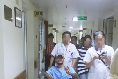 Đích thân PGĐ Bệnh viện Việt Đức phẫu thuật cho Trần Lập