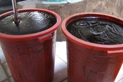 Đột nhập cơ sở sản xuất tương bẩn không cần cà, ớt