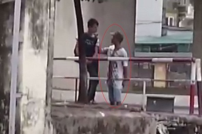 Hà Nội: Bắt kẻ xin đểu trắng trợn giữa ban ngày