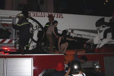Cứu sống 11 người thoát khỏi đám cháy tại khách sạn ở trung tâm Sài Gòn