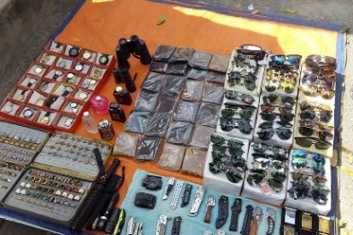 Mua công cụ hỗ trợ tại chợ hàng ‘nóng’ Sài Gòn dễ như... mua rau