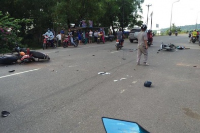 Bản tin tai nạn giao thông ngày 11/11: Xe tải mất lái, xe khách Sao Mai nát đuôi