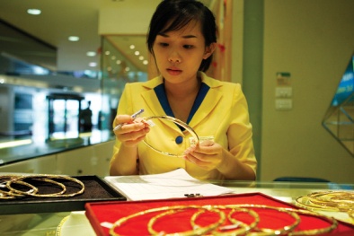 Giá vàng hôm nay 13/11/2015 giảm sâu, đô la hạ nhiệt