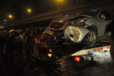 Bản tin tai nạn giao thông ngày 14/11: Hai ô tô đâm nhau vì tài xế mải xem tai nạn