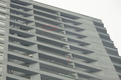 Hà Nội: Thương tâm bé trai 5 tuổi rơi từ tầng 22 xuống đất