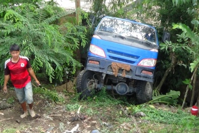 Bản tin tai nạn giao thông ngày 15/11: Cắt lại 1 toa xe lửa để lấy thi thể người phụ nữ