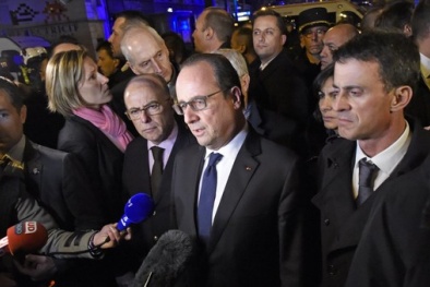 Khủng bố kinh hoàng ở Paris khiến Pháp 'loay hoay' giữa ngã ba đường