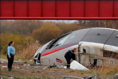Pháp lại xảy ra thảm kịch tàu cao tốc trật đường ray, ít nhất 42 người thương vong
