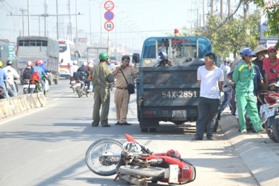 Bản tin tai nạn giao thông ngày 16/11: Bé gái 5 tuổi hoảng loạn gào khóc bên thi thể mẹ