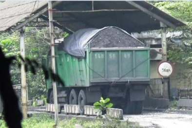 Lạ lùng những chiếc xe quá tải có thể 'tàng hình' trong mắt CSGT Quảng Ninh