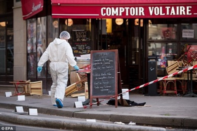 Mẹ hung thủ đánh bom ở Paris: 'Con tôi không có ý sát hại ai cả'
