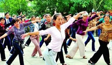 Khiêu vũ dưỡng sinh dễ làm tổn thương khớp gối người già 